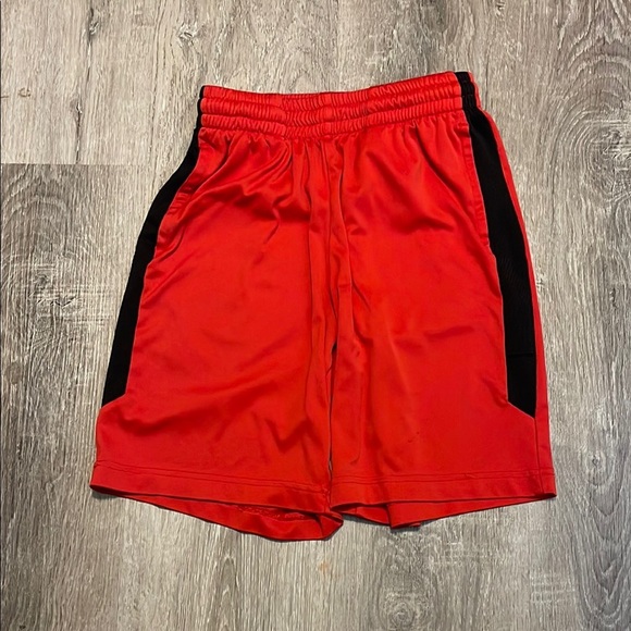 Levi's Red Sweatshirt and Black Red Shorts Boys Bundle Size 10 12 - Picture 2 of 13